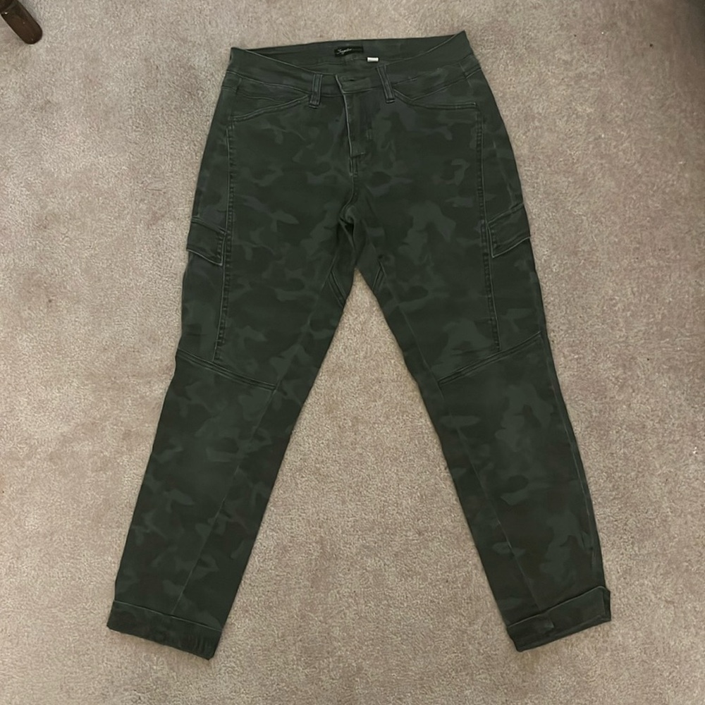 Camo capris size 8